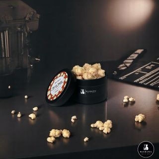 Movie night 🎥🍿 Vůně: Karamel •Přírodní sójový vosk BIO kvality s certifikací Ecocert = Nejméně 95 % použitých sójových...